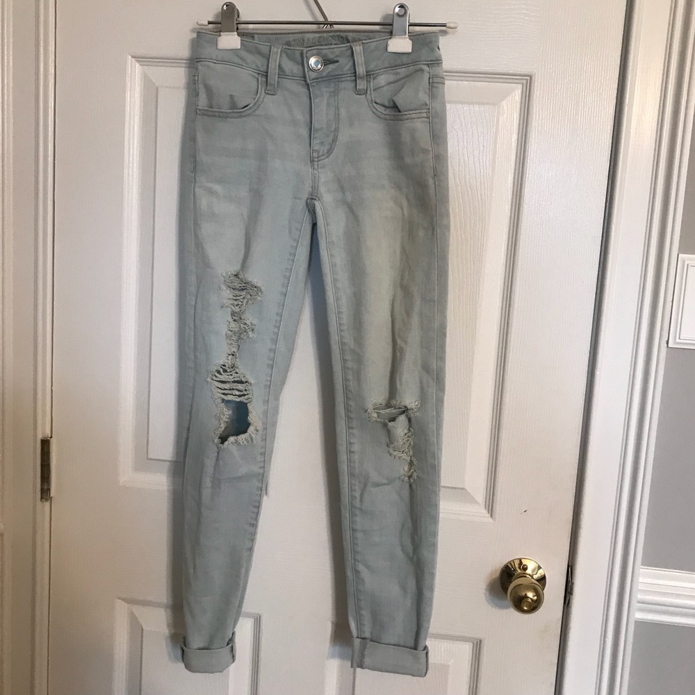 Light Wash Ripped Jeans